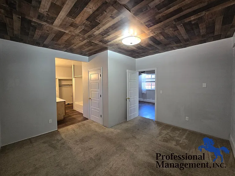 107 Custer Ave — Photo 8