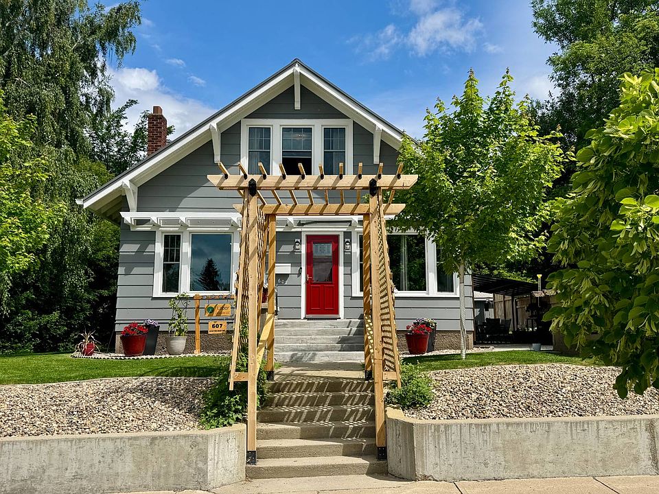 1st image of 607 2nd St NE