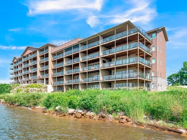 570 Linden Dr, Arnolds Park, IA 51331
