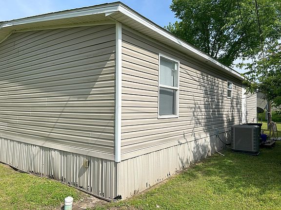 3rd image of 162 Clayton Dr