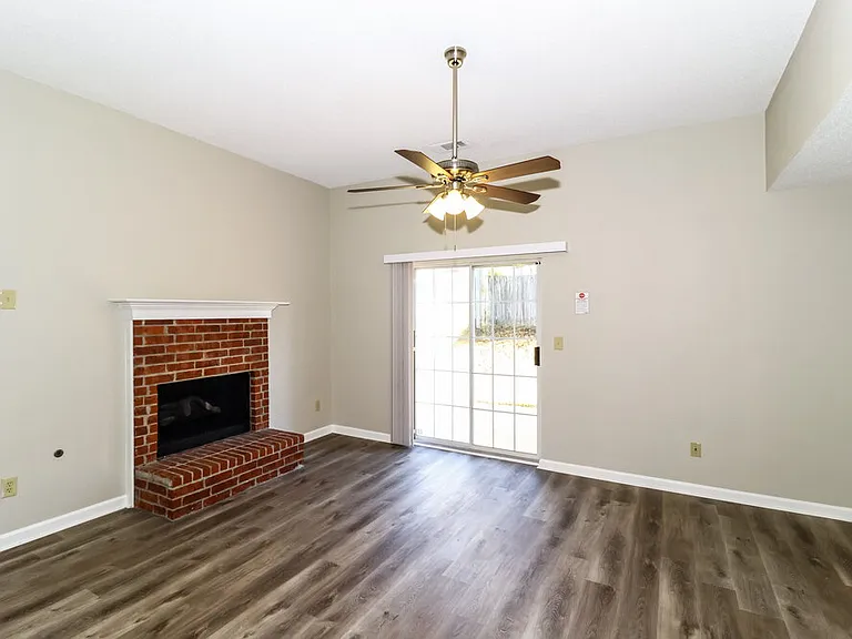 1024 Scofield Dr — Photo 5