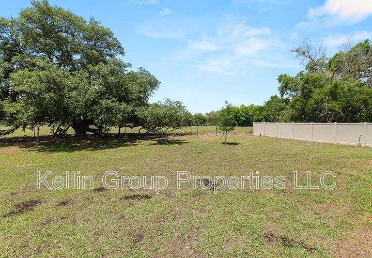 833 Ambleside Dr — Photo 33