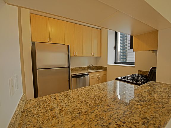 5th image of 235 W 48th St APT 29C