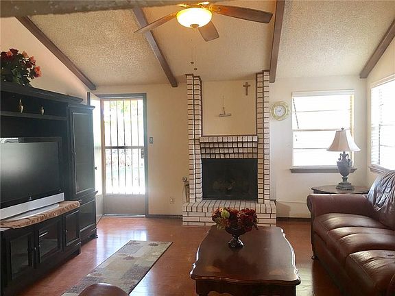 3rd image of 837 Nita Fay Dr