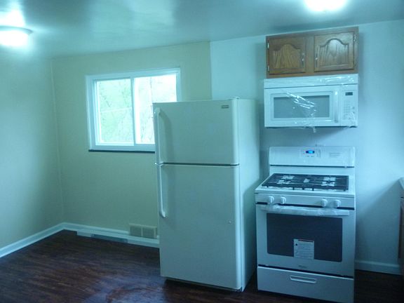 3rd image of 349 Glencoe Dr