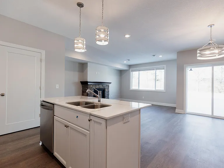 1703 Southpoint Ln — Photo 8