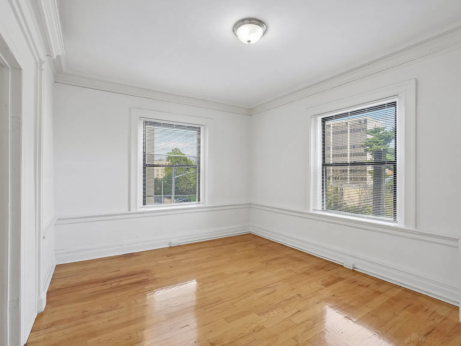 120 S Harrison St — Photo 2
