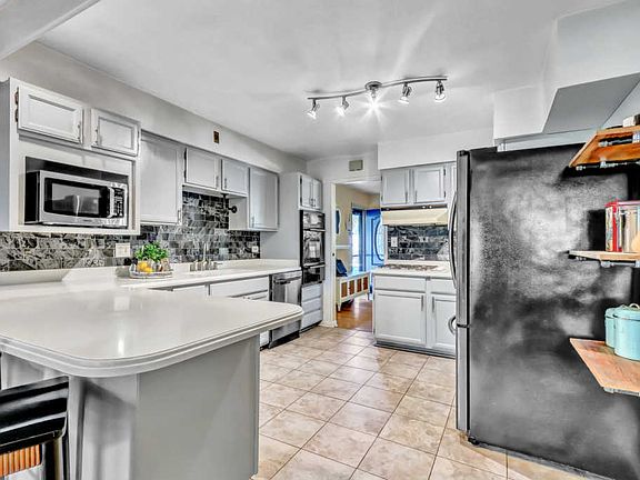 5th image of 71 School St