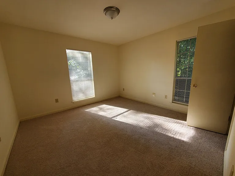Chateau Montagne Apartments — Photo 13