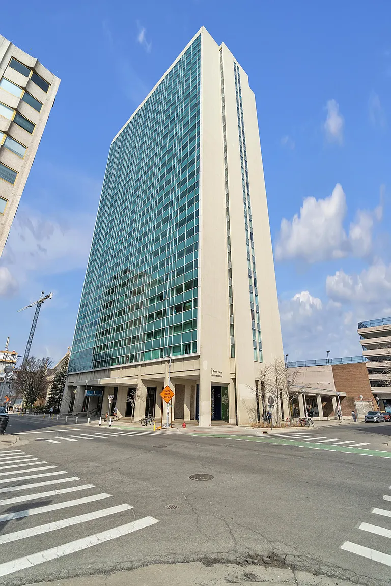 555 E William St APT 15I photo 1