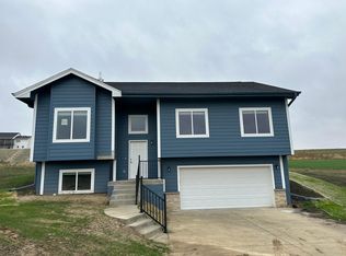 951 Creekside Trl, Woodbine, IA 51579