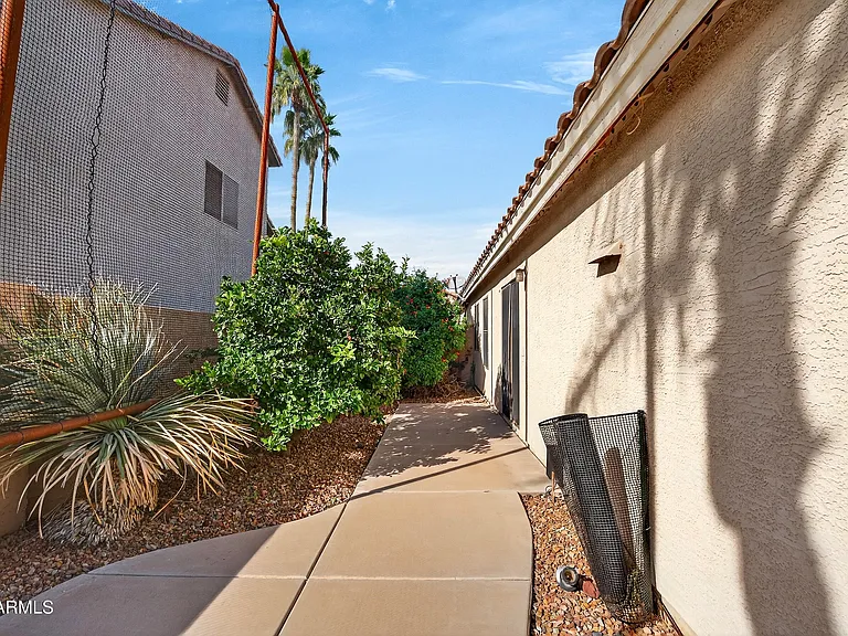1365 E Betsy Ln — Photo 33