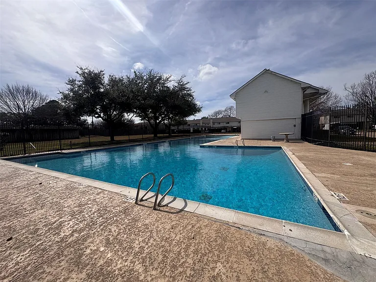 14633 Perthshire Rd — Photo 44