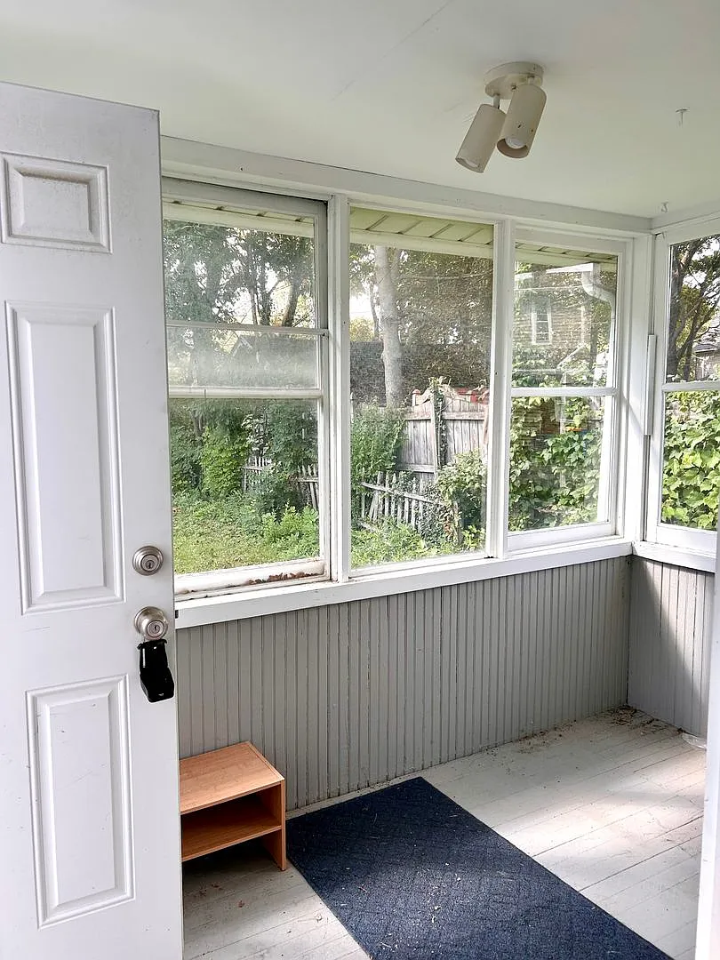 Charming 2-bed/ 2-bath home available near Mt. Hope! — Photo 4