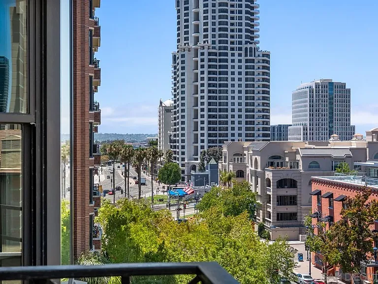 500 W Harbor Dr #714 — Photo 21
