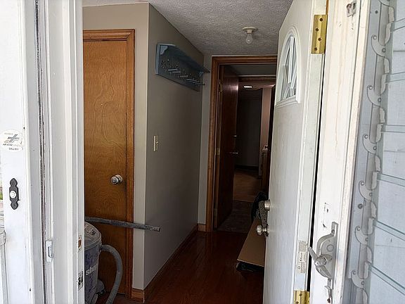 4th image of 206 W Hord St