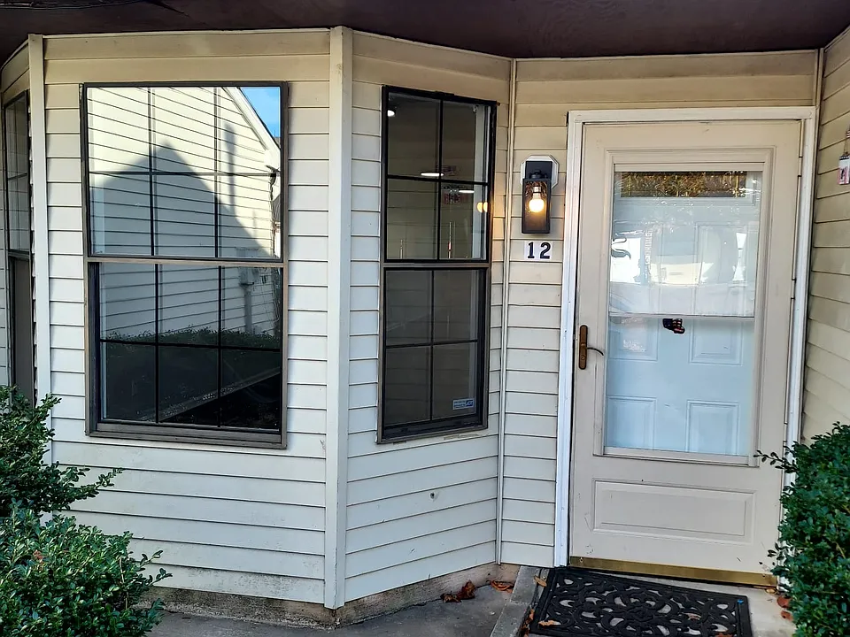 12 Heywood Ln
