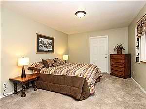 5th image of 607 W Sugarloaf Blvd