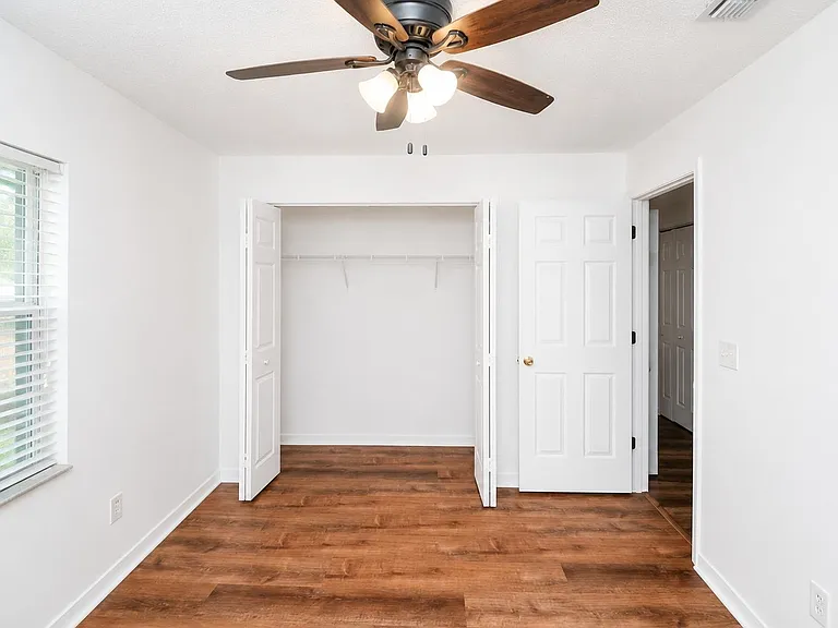 405 Island View Cir — Photo 28