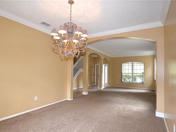 4th image of 200 Hanging Moss Dr
