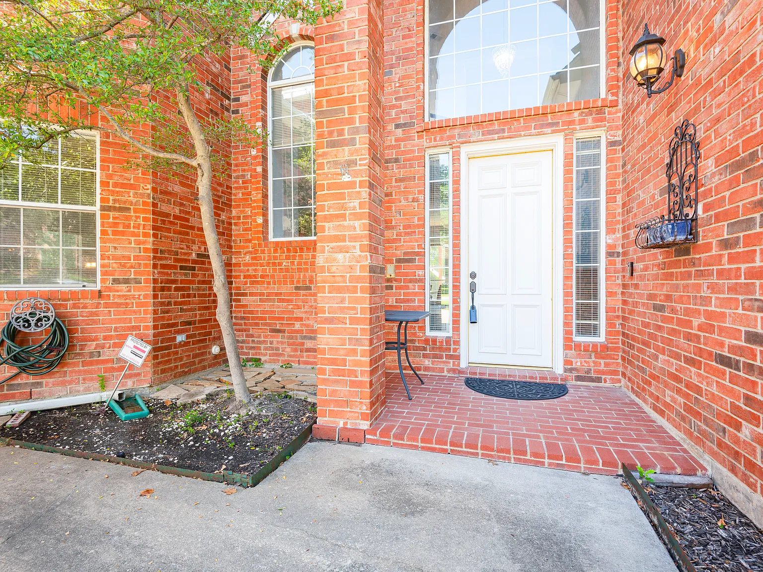 4 bed, 3577 sqft, $5,800 — Photo 2