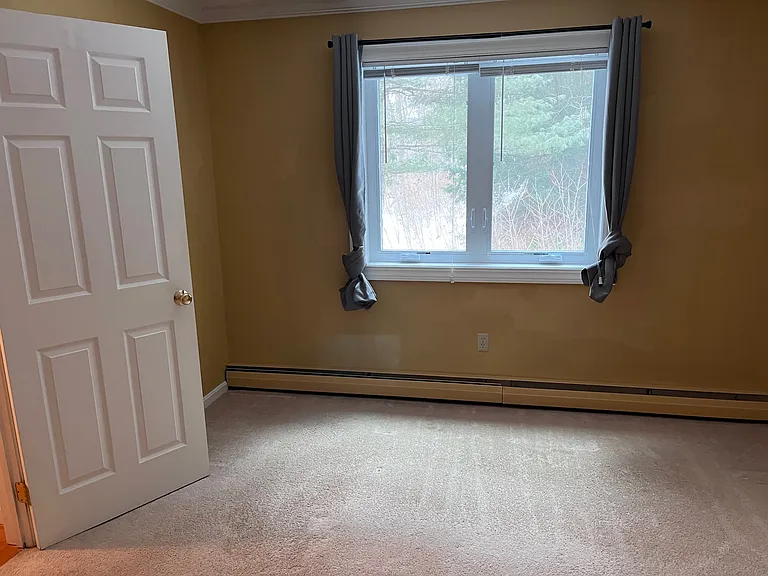 76 Colonial Dr #4 — Photo 5