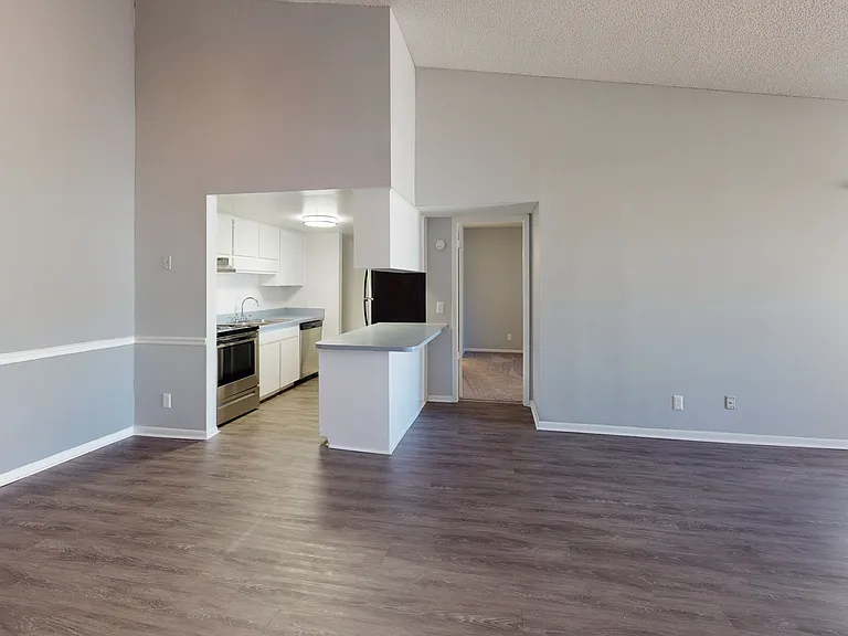 The Avenue Apartments — Photo 38