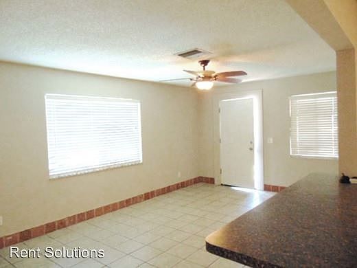 4th image of 915 Lake Palms Dr