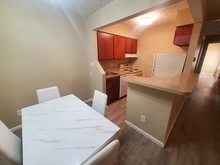 87 Wells Ct — Photo 1