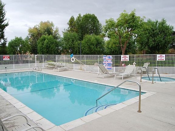 2nd image of 1941 Jasmine Cir