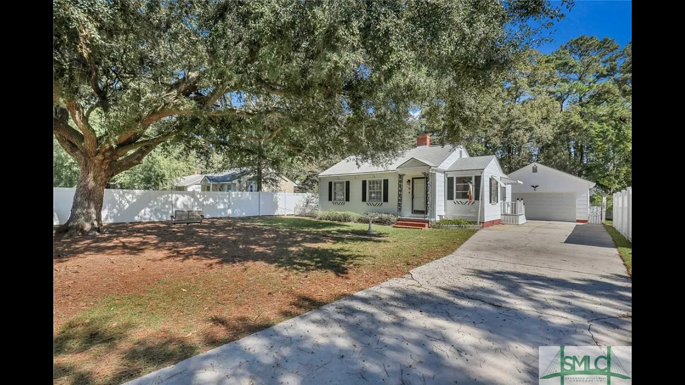204 Appleby Rd — Photo 1
