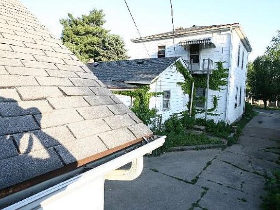 3rd image of 216 Desoto St