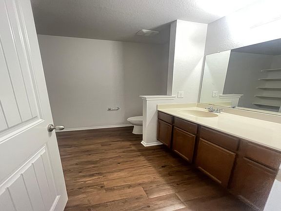 5th image of 1903 Prairie View Dr
