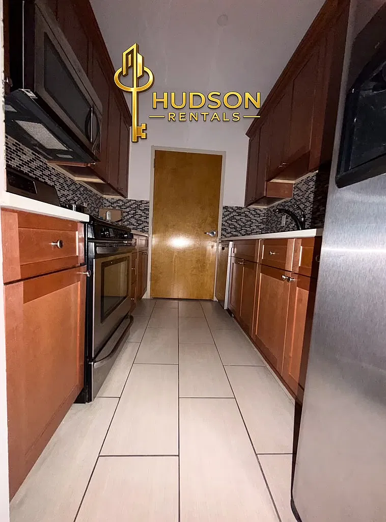 50 Oak St — Photo 1