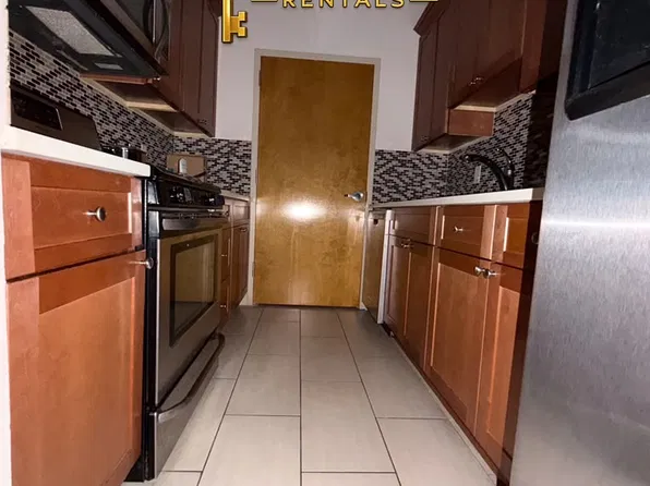 50 Oak St, Bayonne, NJ