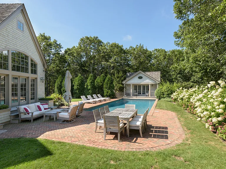 862 Old Sag Harbor Rd — Photo 3