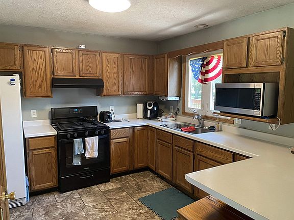 4th image of 9651 Squire Ln