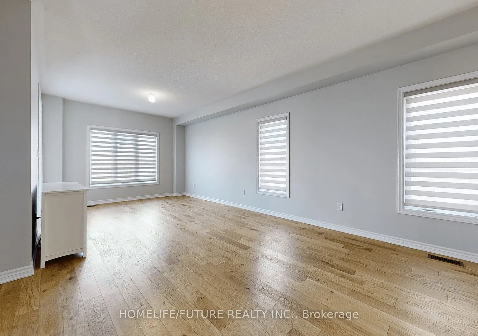 4 bed, $2,500 — Photo 2