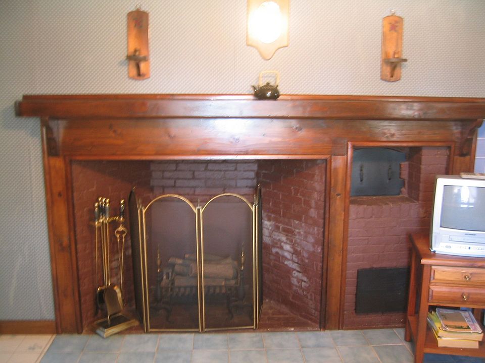 KITCHEN FIREPLACE