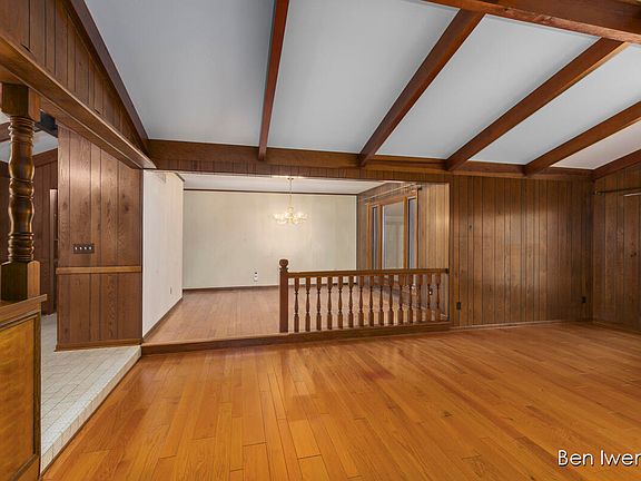 5th image of 370 Pebble Beach Dr SE