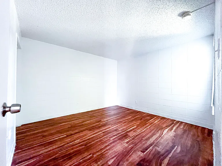Riverbrook Apartment — Photo 18