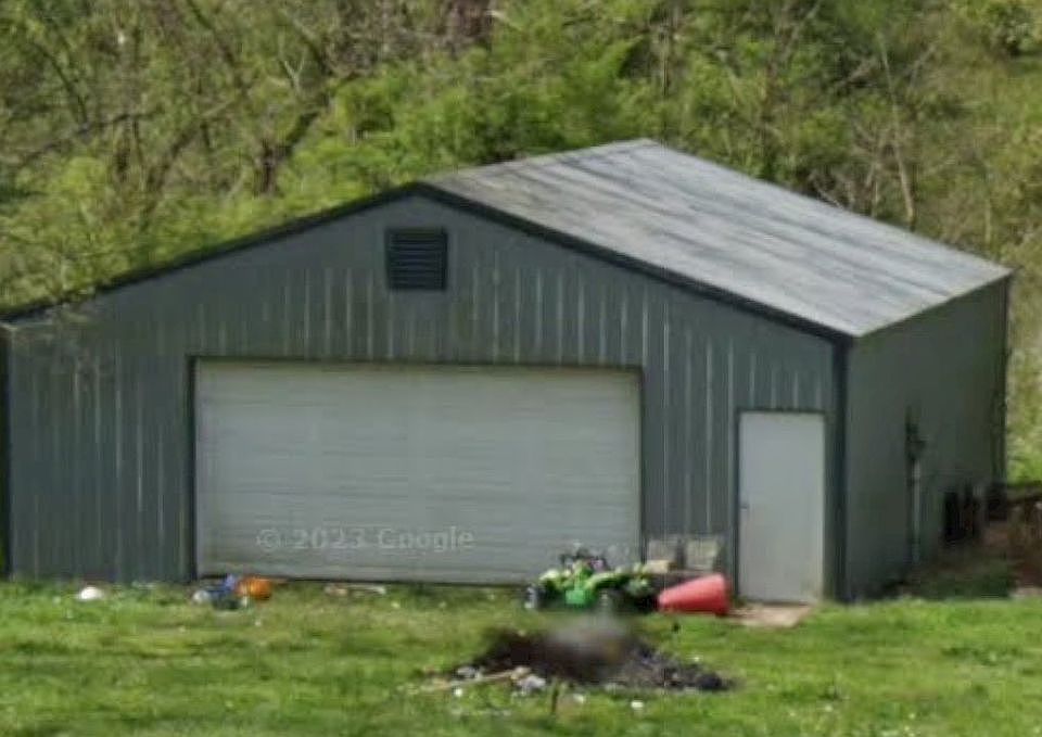 2nd image of 1999 Muddy Creek Rd