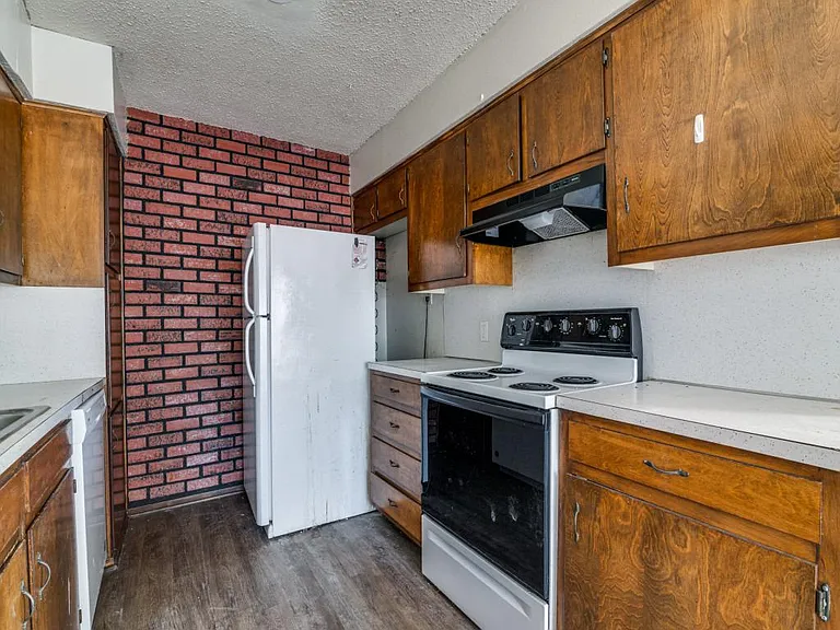 412 Craddock Ave — Photo 6