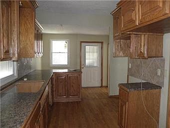 3rd image of 410 Bellaire Ave