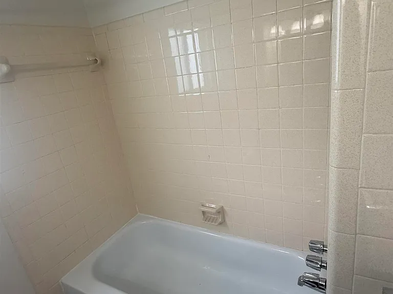 20644 Hollywood St — Photo 18
