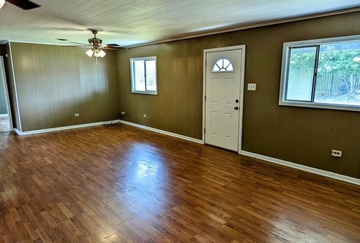 2 bed, 1.5 bath, 1150 sqft, $1,300 — Photo 1