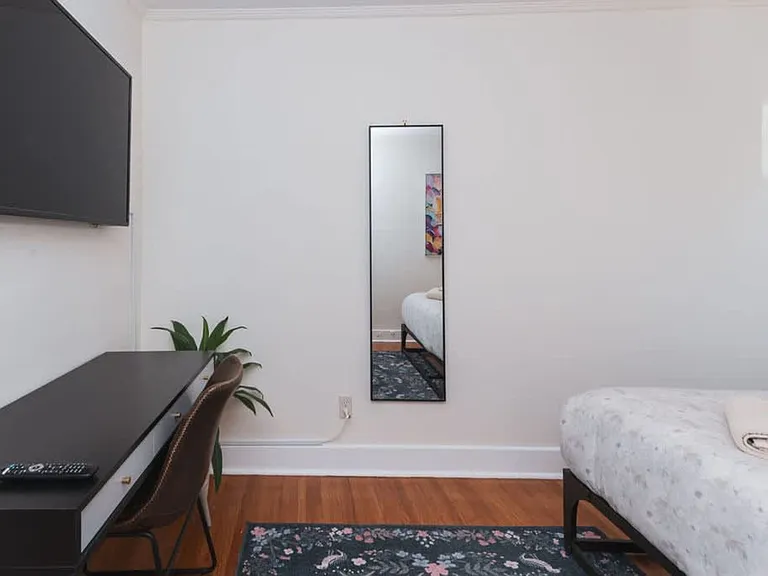 Tamarind Ave — Photo 17