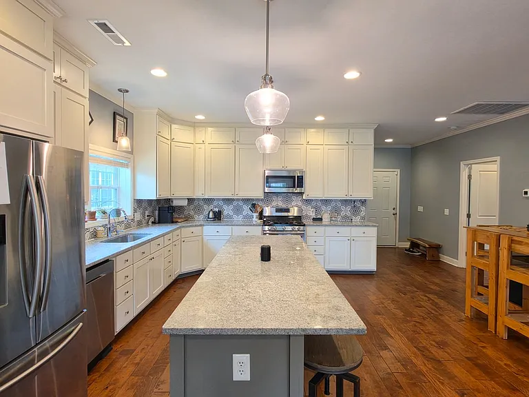 3120 Mayflower Ln — Photo 6