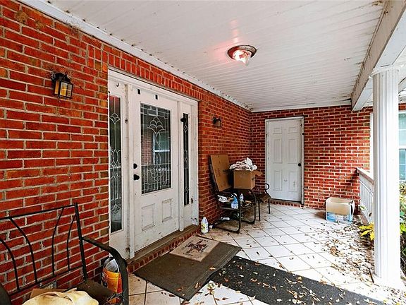 4th image of 407 E 18th St SW