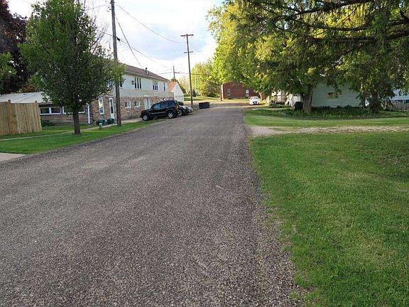 Exterior Neighborhood (street photo)